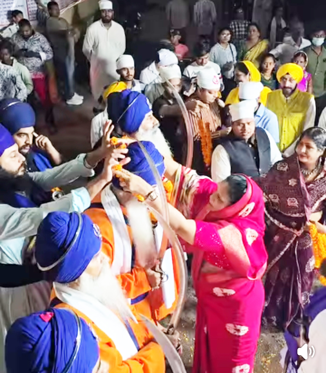  गुरु ग्रंथ साहिब की निकली शोभायात्रा  