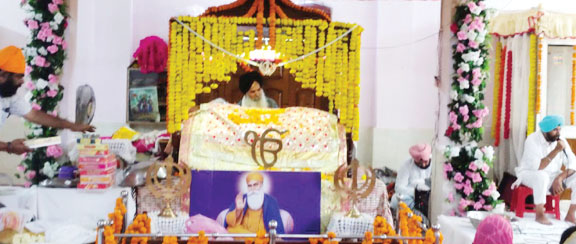 हर्षोल्लास से मना गुरुनानक देव का 556वां प्रकाश पर्व