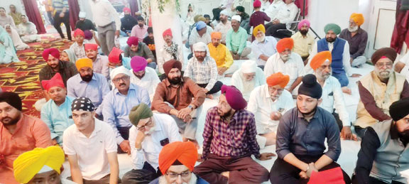 गुरु नानक देव जी के प्रकाश पर्व पर शबद कीर्तन, लंगर