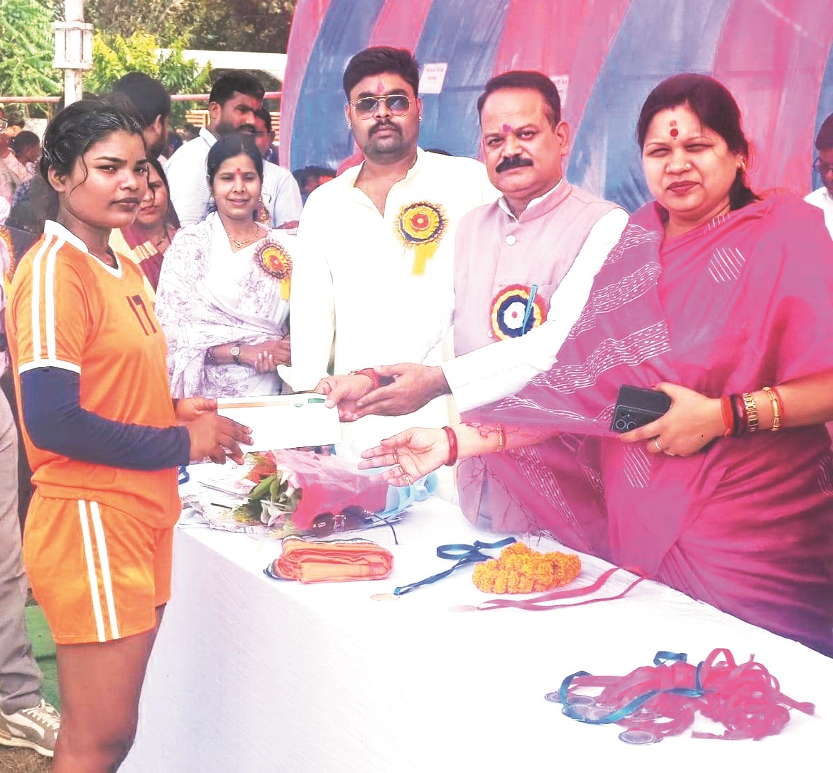 जिपं अध्यक्ष पाण्डेय ने खिलाडिय़ों का उत्साह बढ़ाया