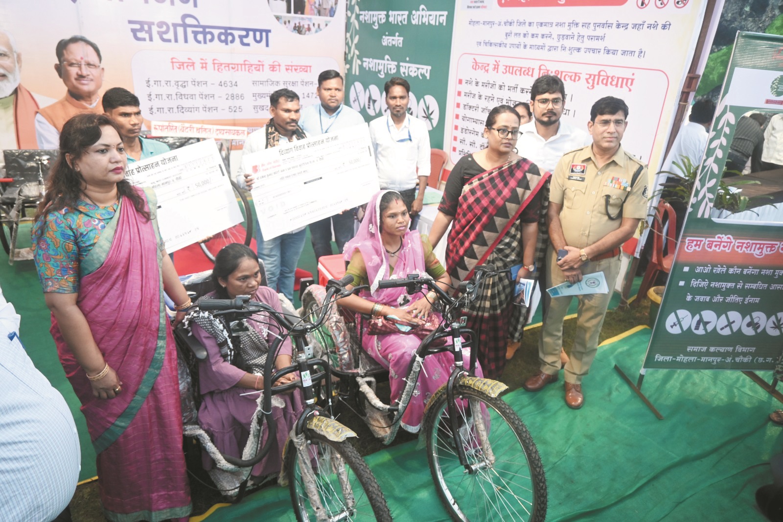 राज्योत्सव: दीपों की रौशनी से सजी रंगोली, आतिशबाजी से जगमगा उठा आसमान