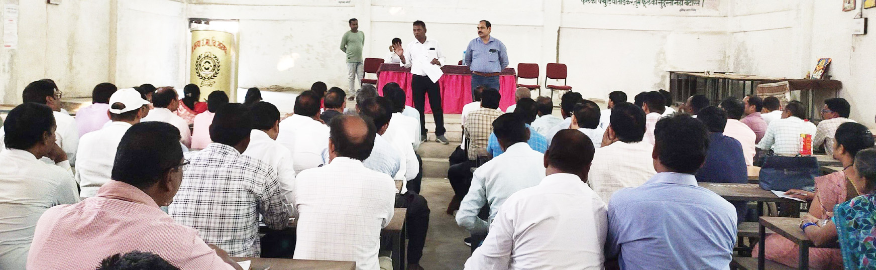 डीईओ ने प्राचार्यों व संकुल समन्वयकों की ली बैठक