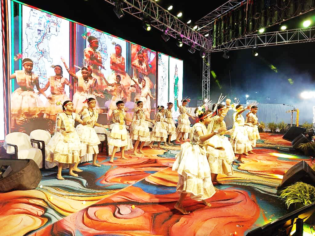 तीन दिनी राज्योत्सव का  रंगारंग समापन,उमड़ा जनसैलाब