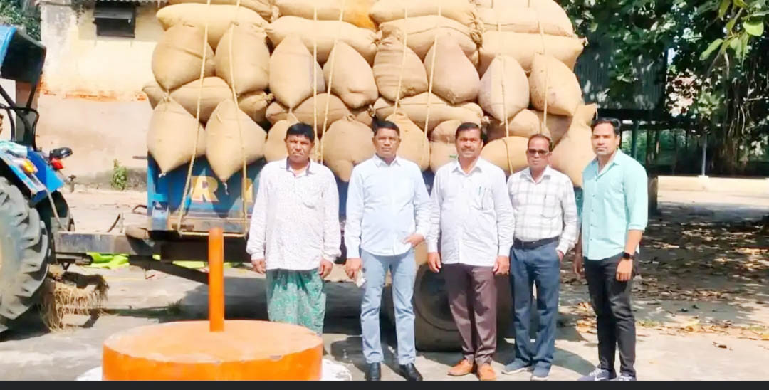 ओडिशा से अवैध रूप से ट्रैक्टर-ट्रॉली में 131 पैकेट मोटा धान लाते पकड़ाया
