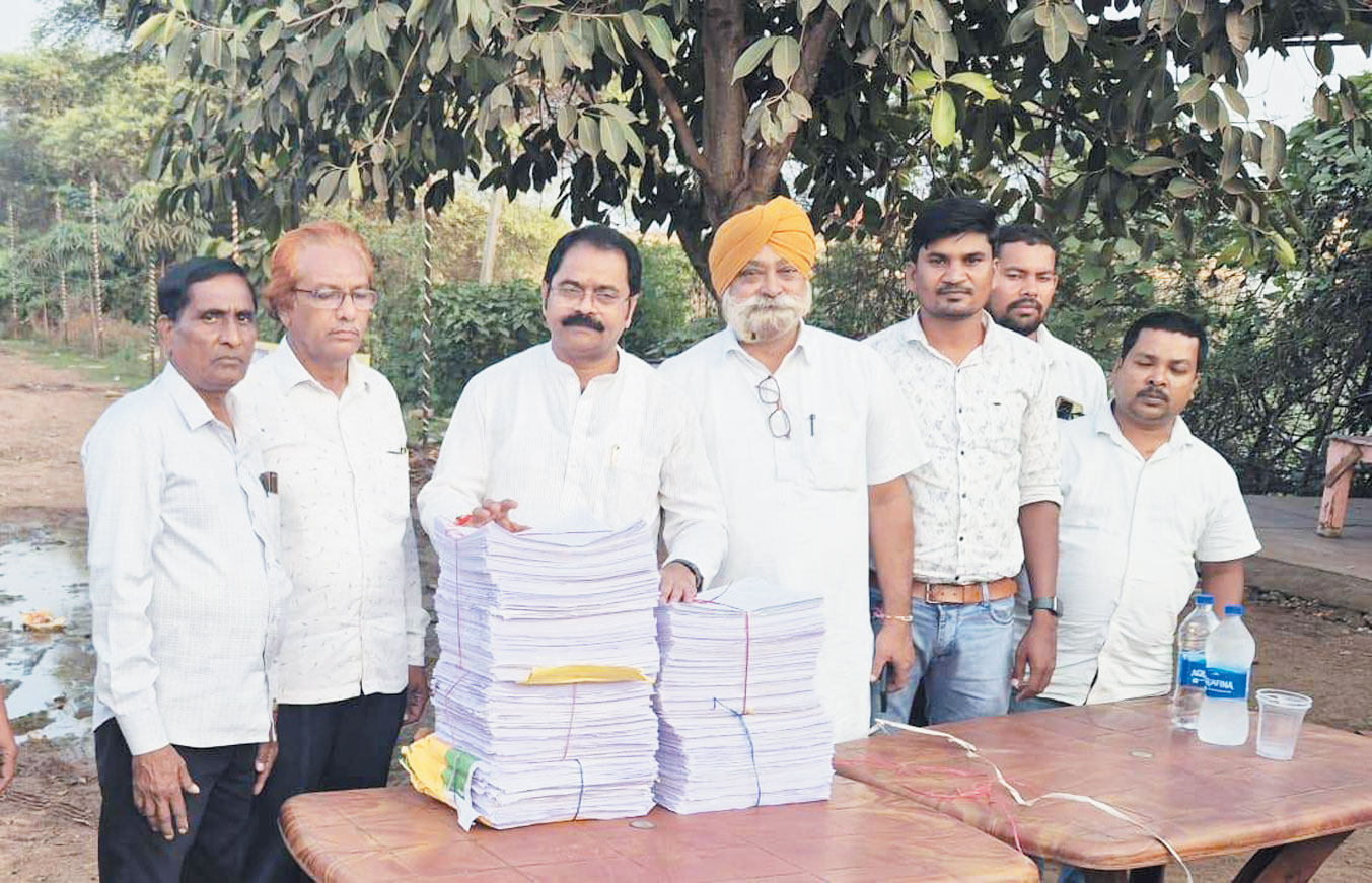 वोट चोर गद्दी छोड़ हस्ताक्षर अभियान में भाटापारा विस की बड़ी भागीदारी