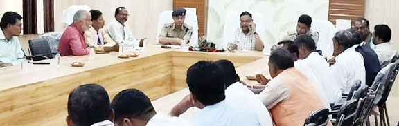 नए एसपी ने सर्व समाज के प्रतिनिधियों संग की बैठक, कहा - समन्वय से मिलेगी जिले को नई दिशा