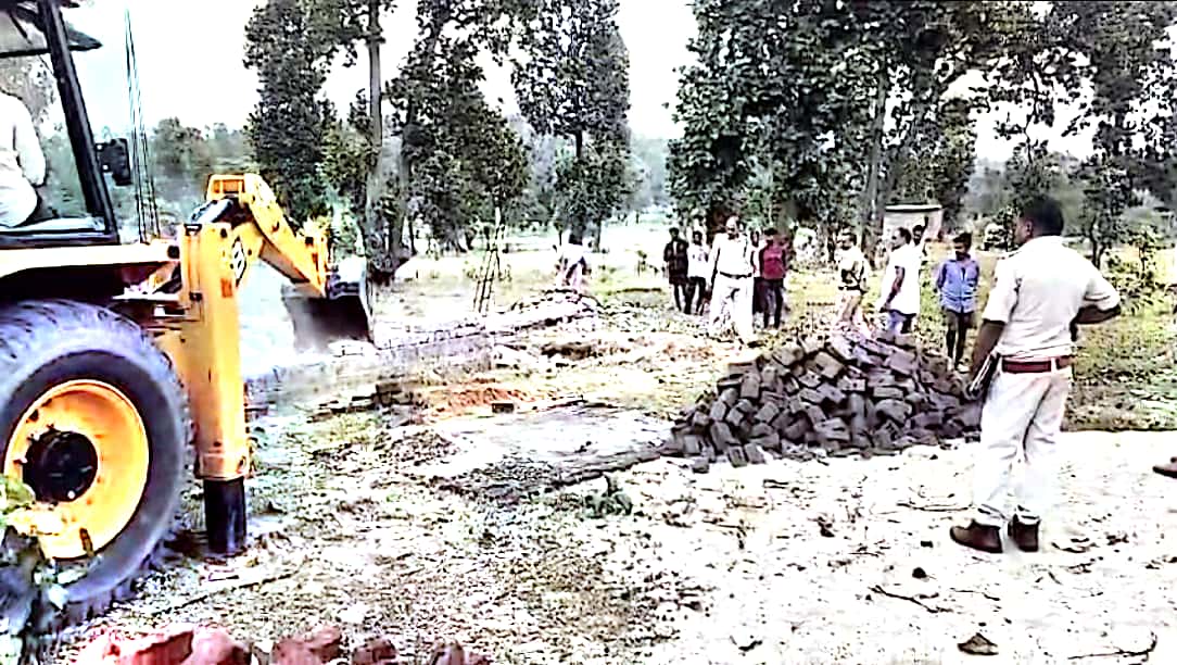 बैगा जनजाति के पीएम आवासों को वन  विभाग ने तोड़ा, कांग्रेस ने की जांच की मांग