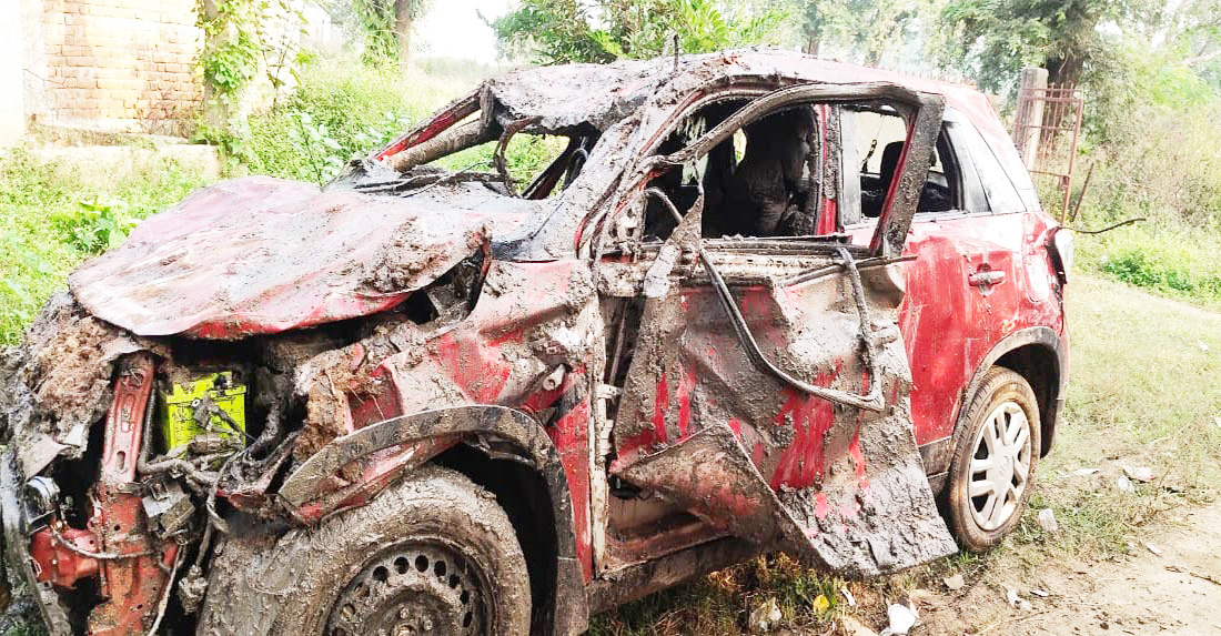 बेकाबू कार तालाब में गिरी, डॉक्टर की मौत