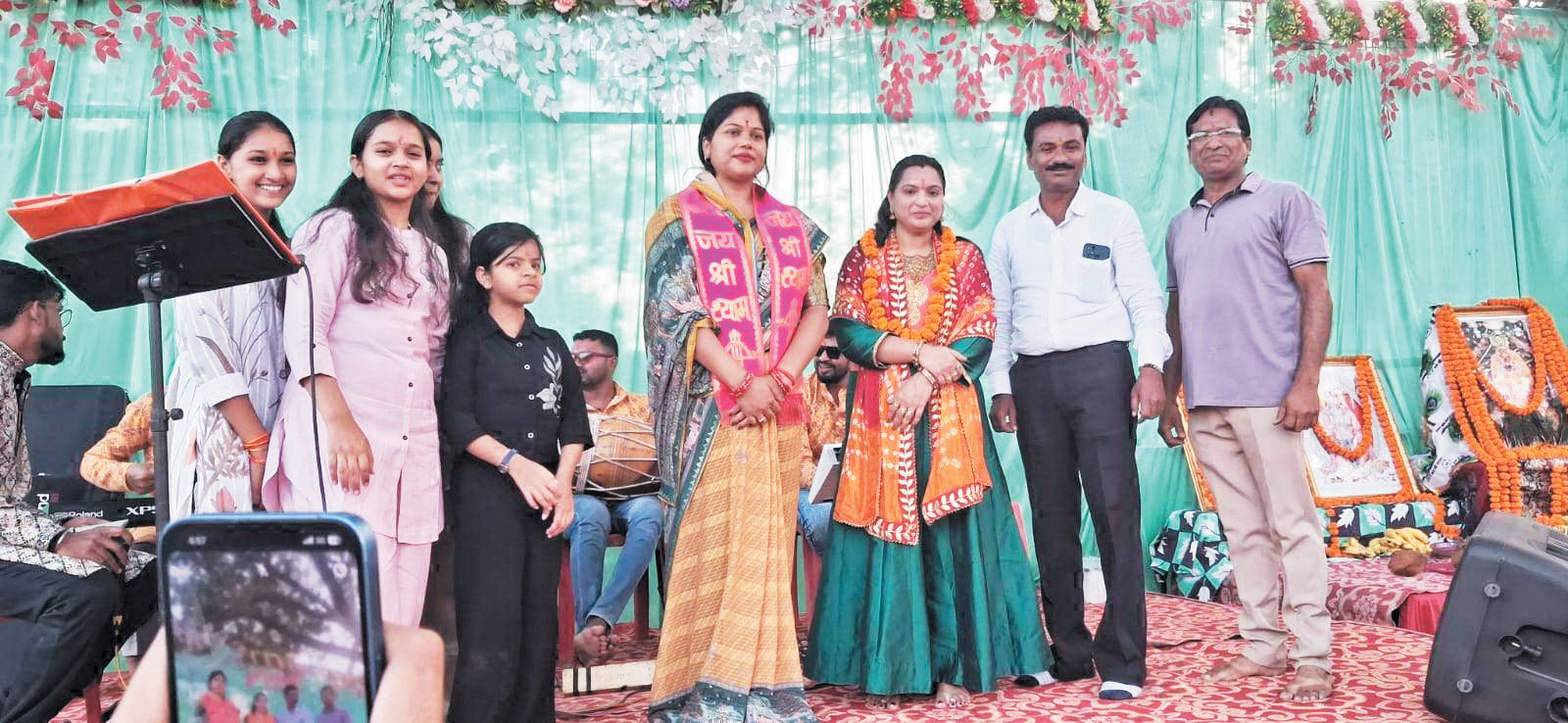 श्याम भजन में शामिल हुईं विधायक कविता