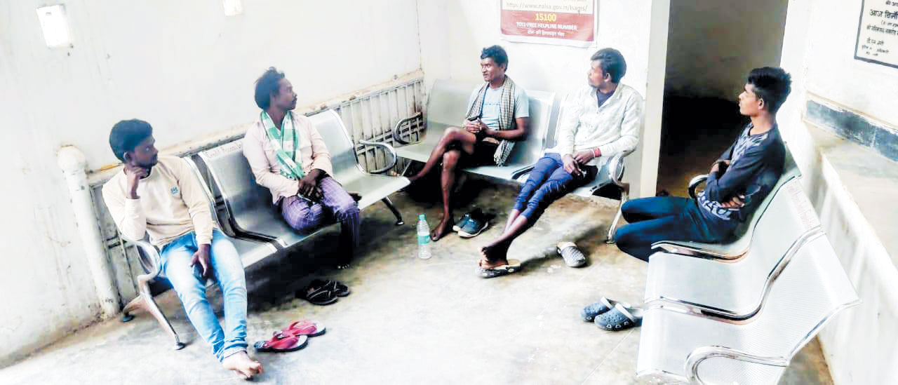 ईंट भट्ठों में काम करने जा रहे 13 मजदूरों को यूपी जाने से रोका, श्रम विभाग की कार्रवाई