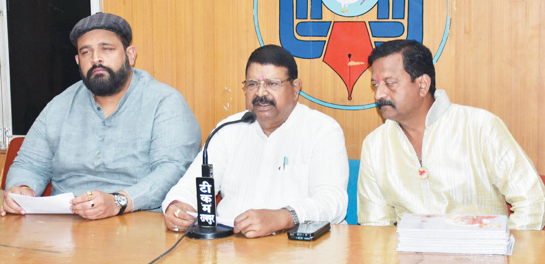 रामानंदाचार्य नरेंद्राचार्य का प्रवचन दर्शन कार्यक्रम कल गुढिय़ारी में