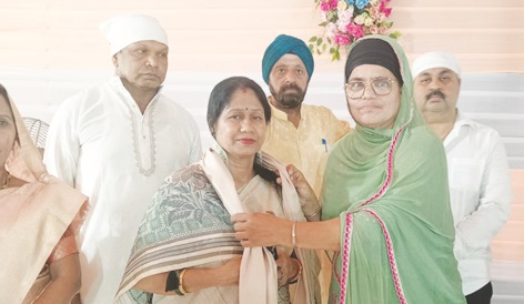 प्रकाश पर्व पर महापौर ने गुरुद्वारा में मत्था टेका