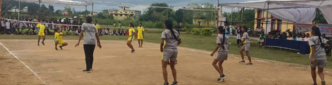 गुंडाधुर कॉलेज की छात्रा आरती का राज्य स्तर वॉलीबॉल स्पर्धा के लिए चयन