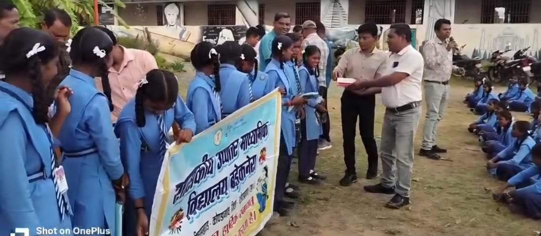 बस्तर ओलंपिक में विजयी बालिकाओं का सम्मान