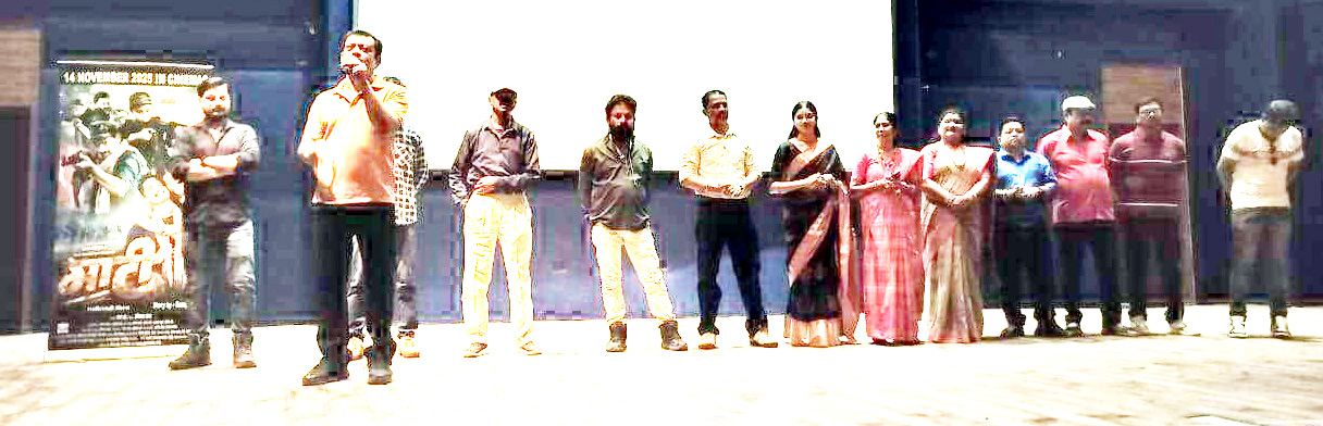 माटी फिल्म के कलाकारों ने मेकाज के डॉक्टरों से की मुलाकात