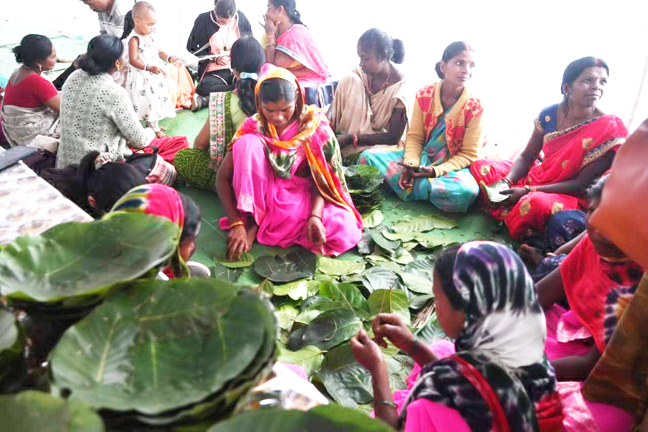 प्रकृति के बीच सुंदर वादियों और एडवेंचर का आनंद उठा रहे पर्यटक