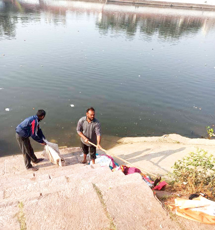 नगर निगम ने चलाया महादेवघाट में सफाई अभियान, सडक़ों से उठाया कचरा