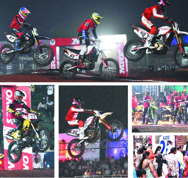 बूढ़ापारा में बाइक स्टंट शो