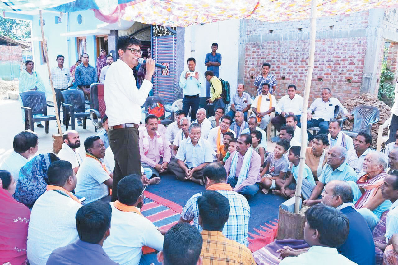 वित्त मंत्री ने ग्रामीणों का हाल-चाल जाना