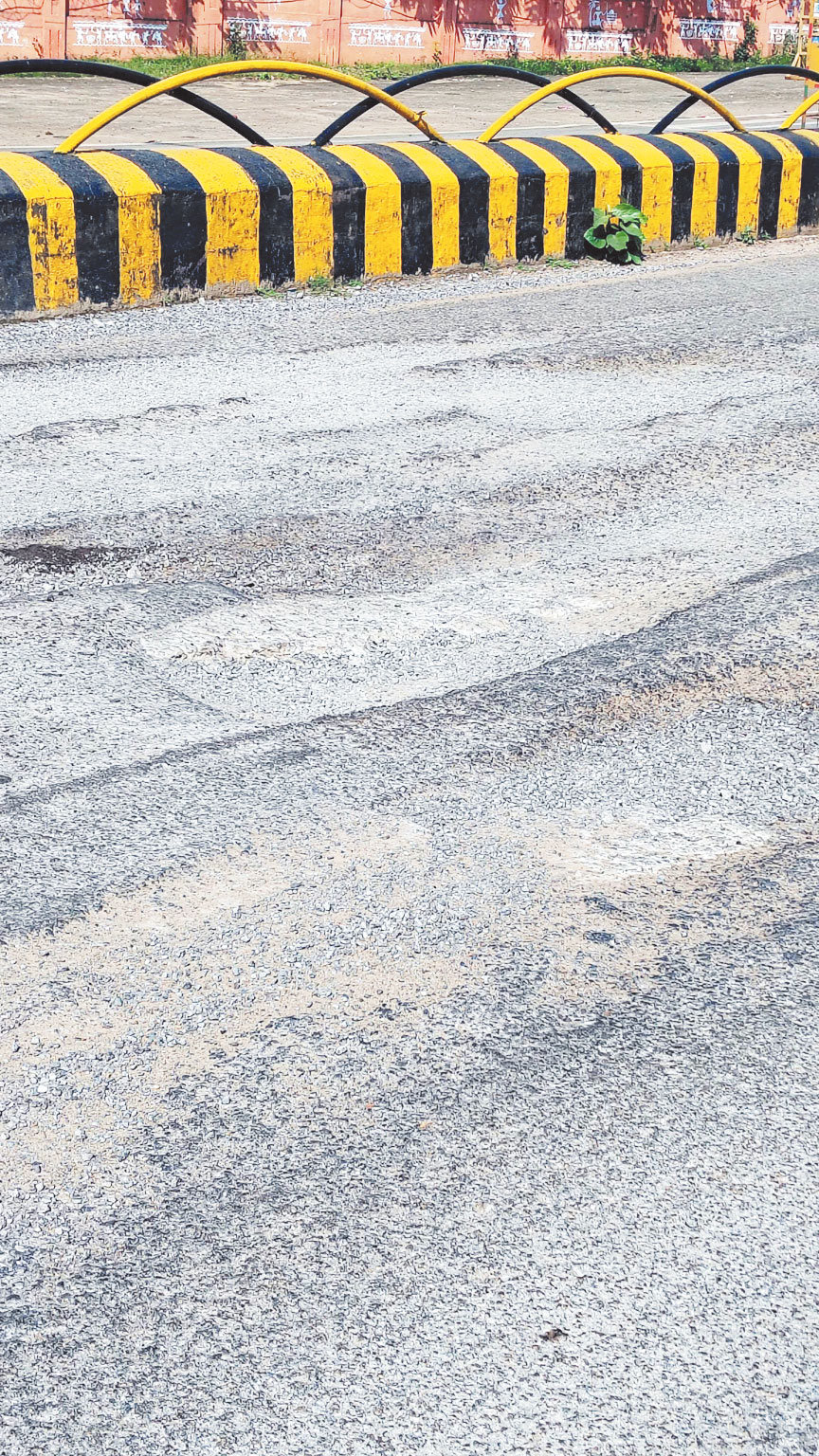 मरम्मत के अभाव में एनएच जर्जर