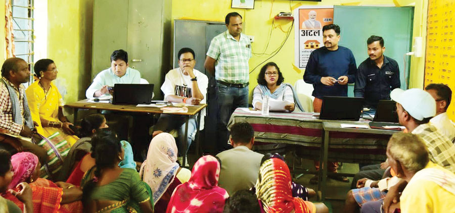 कलेक्टर ने धान खरीदी की तैयारी को लेकर मसौरा का किया दौरा