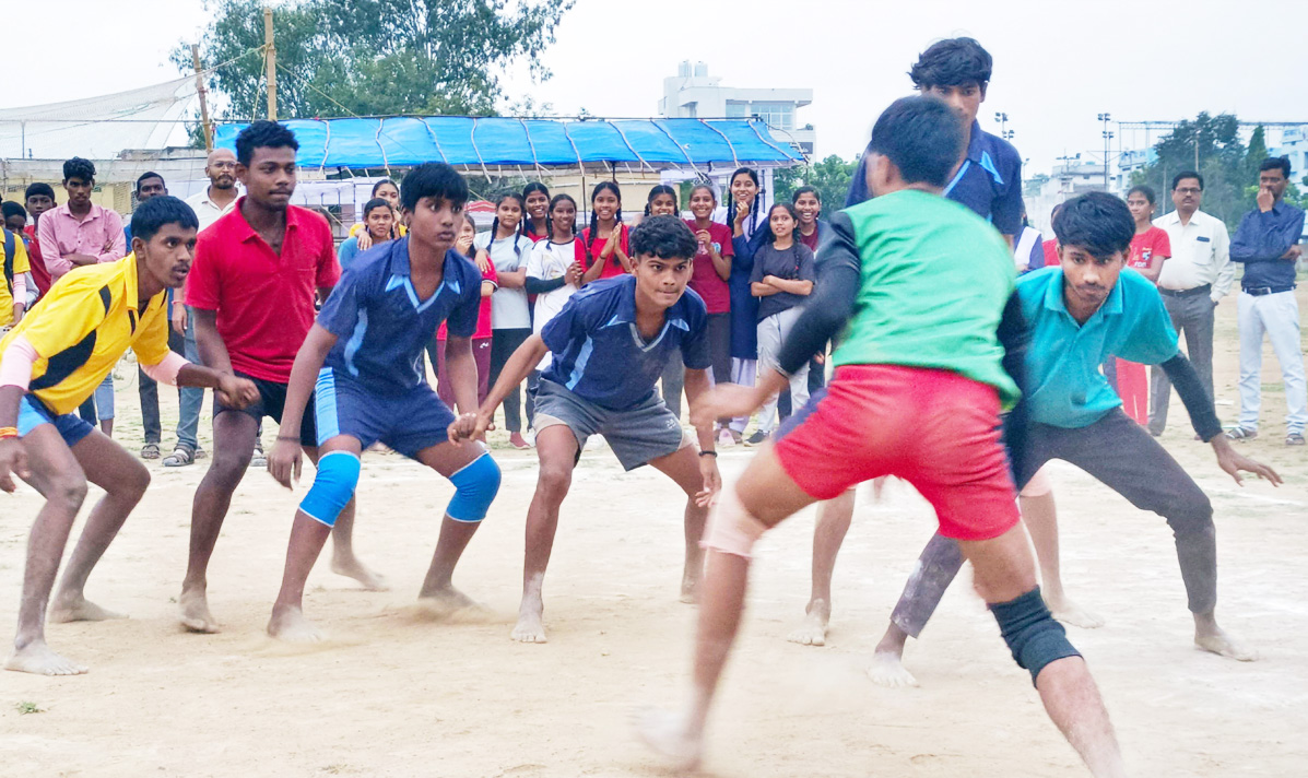 संकुल स्तरीय सांसद खेल महोत्सव: सामूहिक-व्यक्तिगत खेलों में खिलाडिय़ों ने बढ़-चढक़र लिया हिस्सा