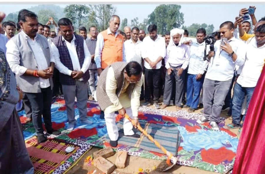 कृषि मंत्री रामविचार नेताम ने किया पुल निर्माण का भूमिपूजन