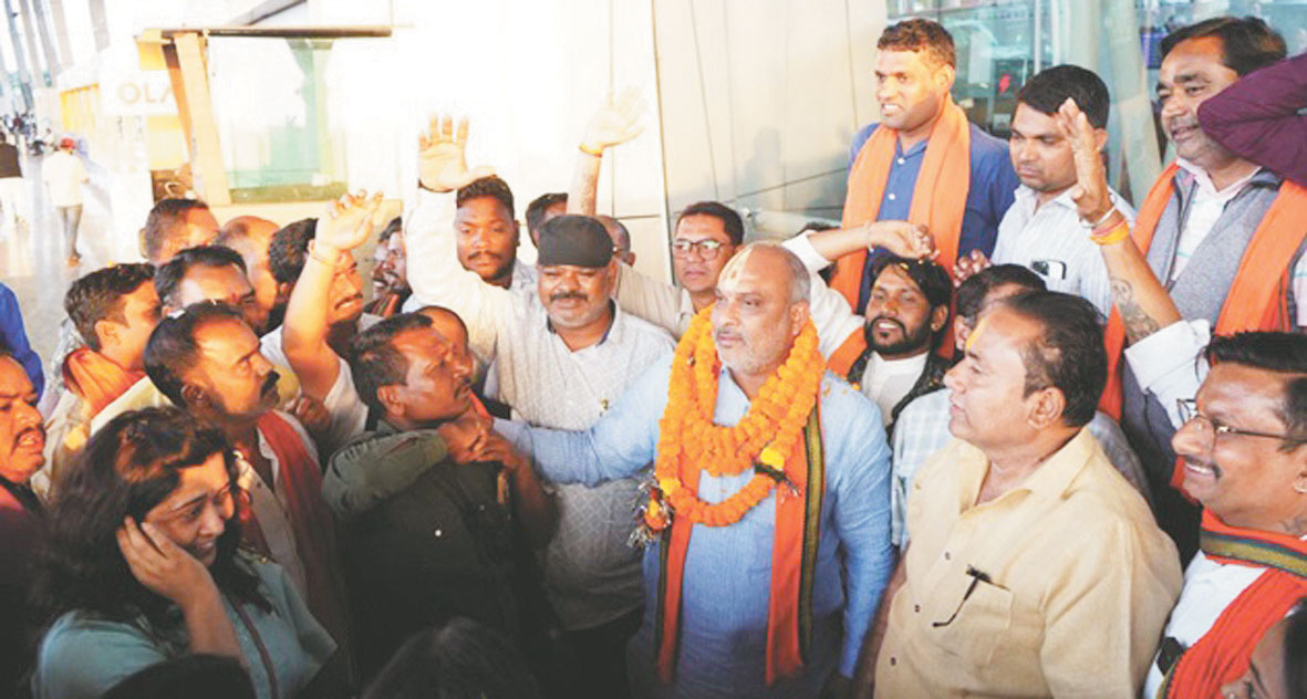 विधायक ललित के दुर्ग आगमन पर स्वागत