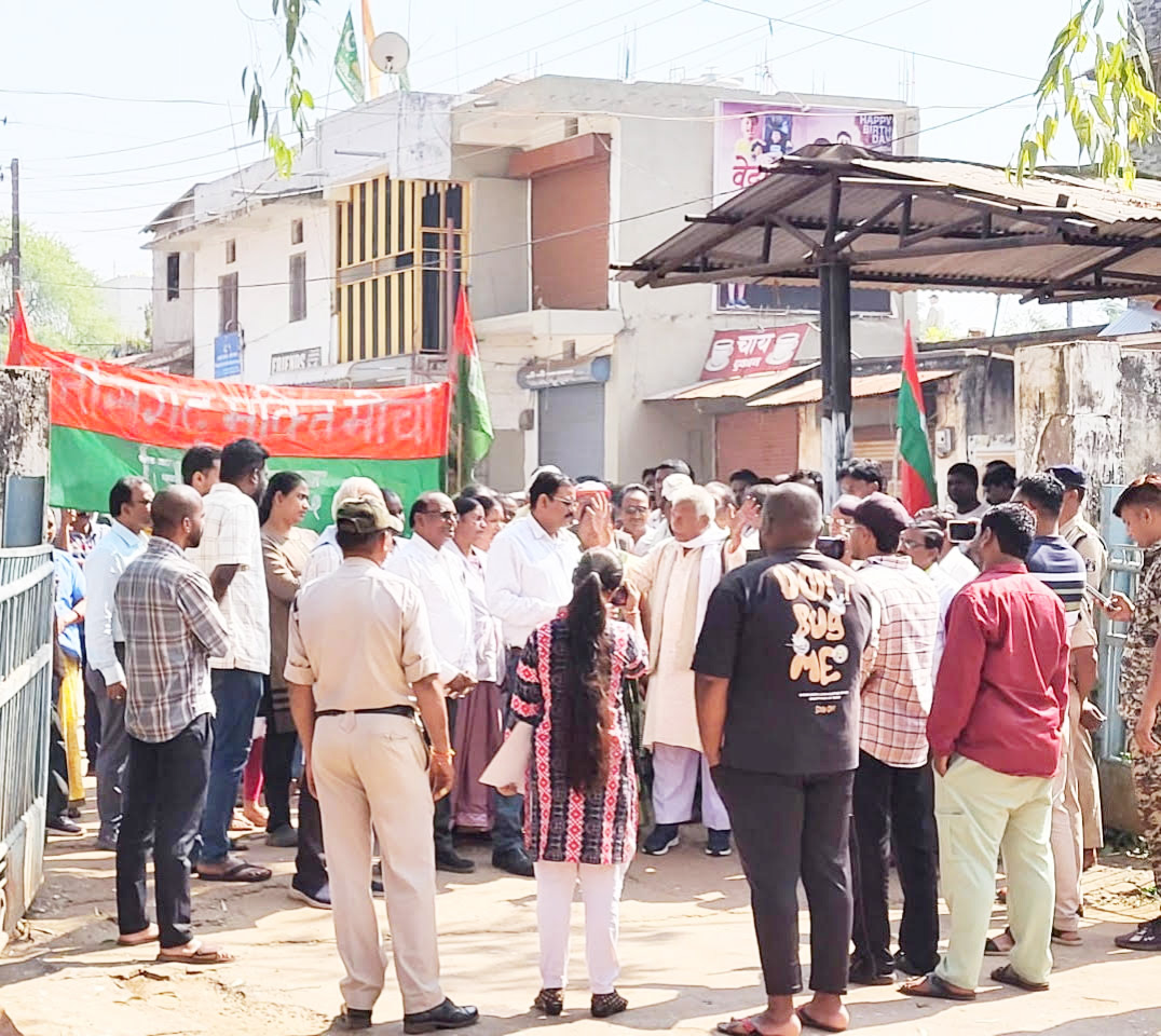 मुख्य मार्ग में शराब दुकान खोलने का विरोध