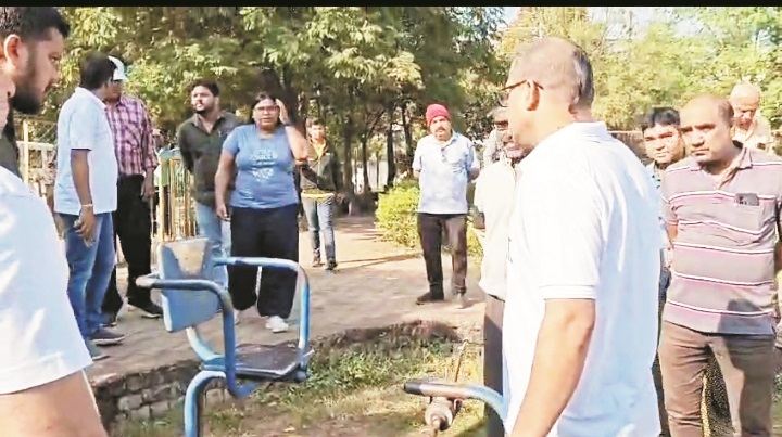 प्रस्तावित रोड निर्माण, उद्यान का आयुक्त ने किया स्थल निरीक्षण