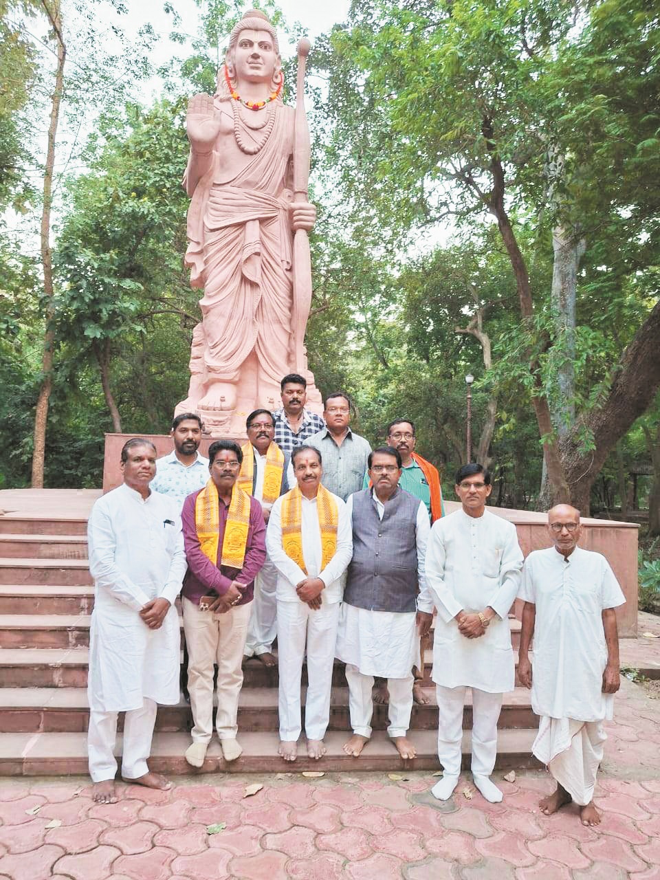 ओडिशा के मंत्री व सांसद का चंपारण आगमन पर स्वागत