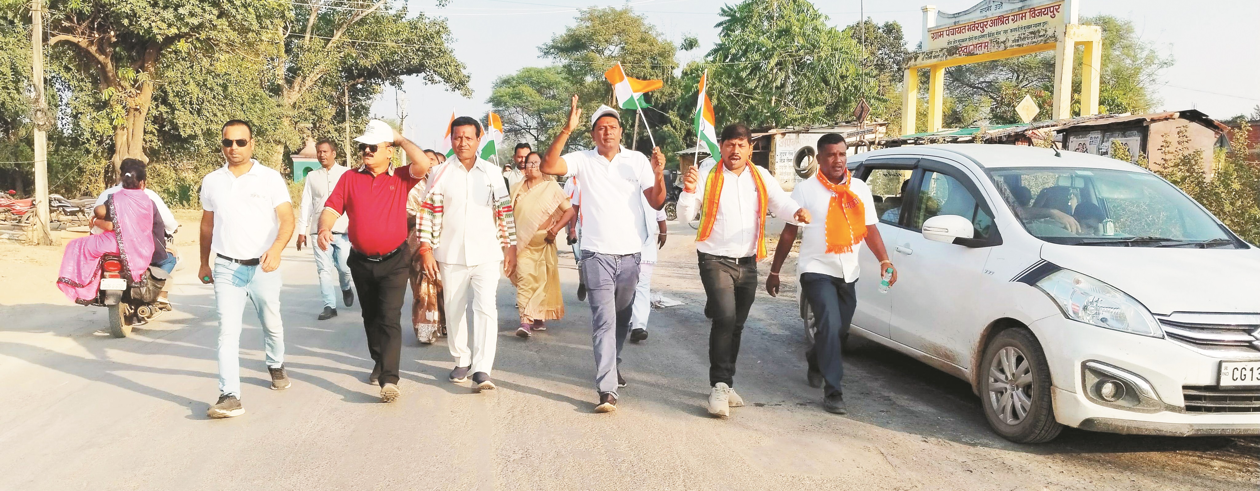 बंजारी मंदिर से निकली यूनिटी मार्च में शामिल हुए सांसद राठिया