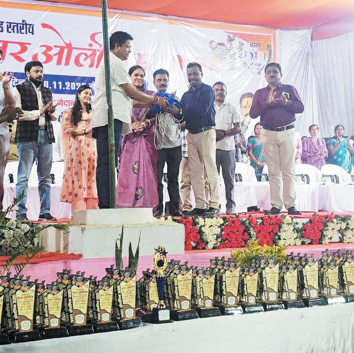 बस्तर ओलंपिक: बीजापुर में खंड स्तरीय प्रतियोगिता का समापन व पुरस्कार वितरण
