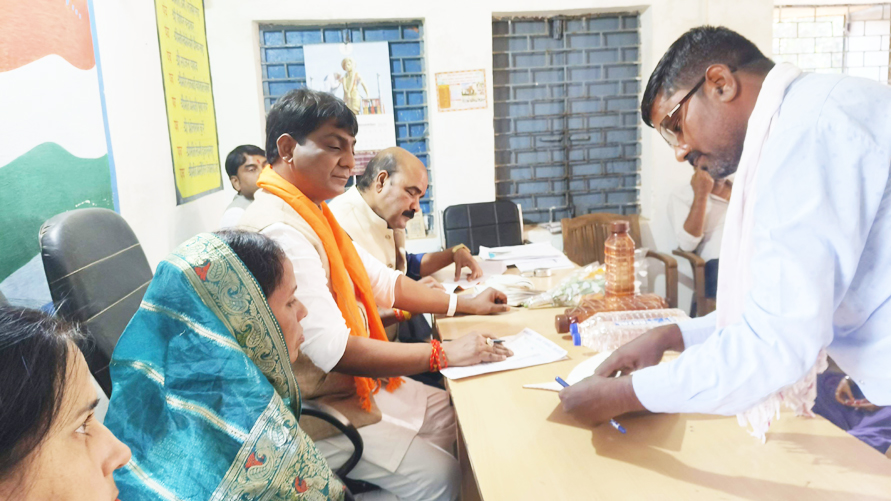 विधायक योगेश्वर ने खरोरा- बेलसोंडा-साराडीह में लगाया जनचौपाल