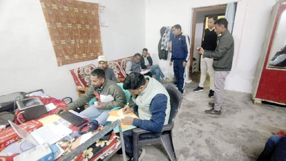 एसडीओ के घर से 52 लाख की एफडी, नगदी, जेवरात और कई जमीनों के दस्तावेज मिले