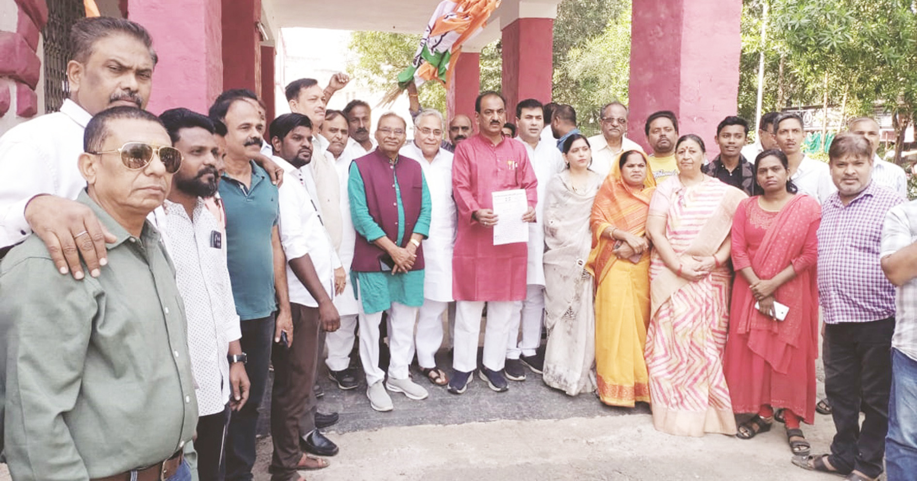 अपराध और नशाखोरी के खिलाफ कांग्रेस  ने कलेक्टर-एसपी को ज्ञापन दिया