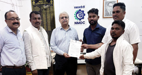 एनएमडीसी में स्थानीय युवाओं की भर्ती परीक्षा प्रक्रिया जल्द शुरू करने की मांग