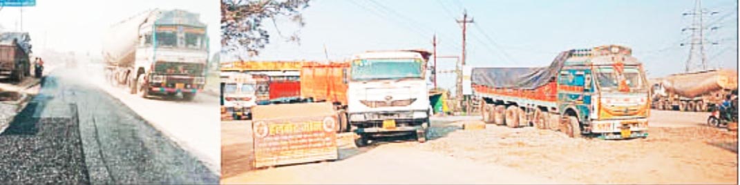 रिसदा बाईपास चौराहे पर गड्ढे में फंस रही गाडिय़ां