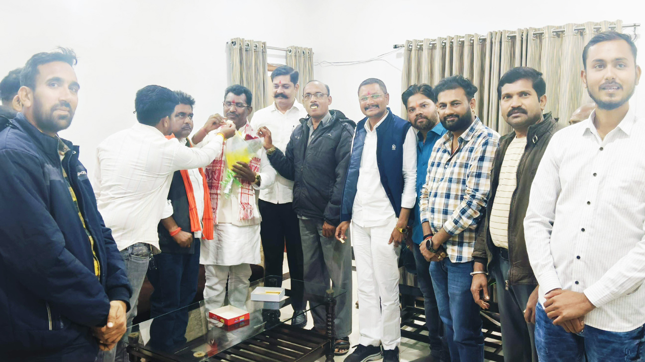 बिहार में एनडीए की प्रचंड जीत पर राजिम में मनाया जश्न