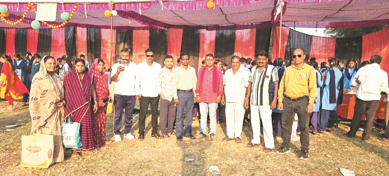 करमतरा स्कूल प्रांगण में बाल मेला आयोजित