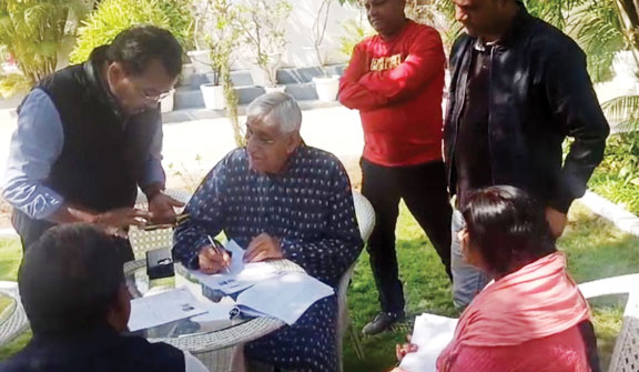 सिंहदेव ने एसआईआर के लिए गणना प्रपत्र भरा