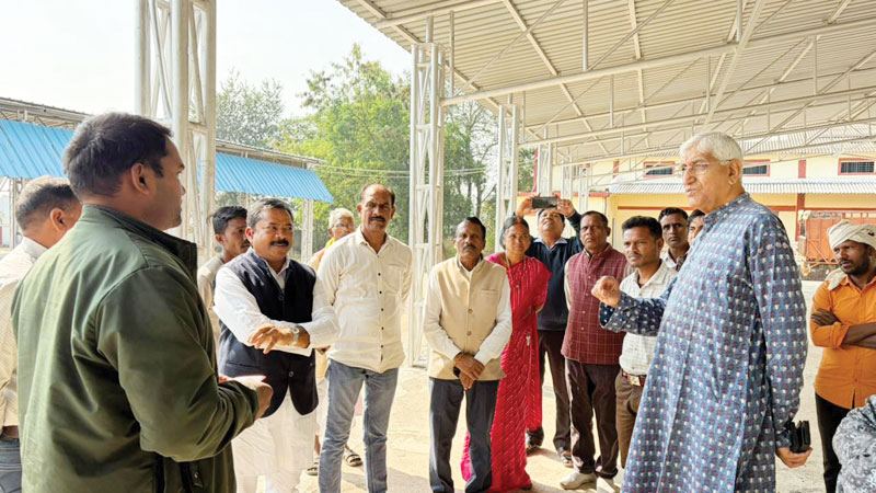  धान खरीदी का सिंहदेव ने किया निरीक्षण