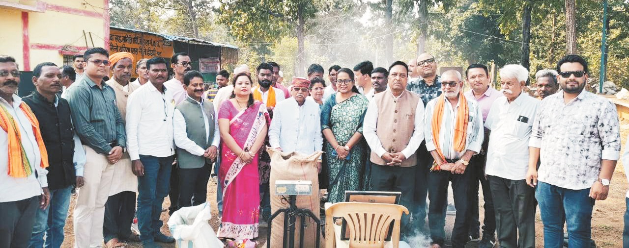 अहिवारा विधायक ने धान उपार्जन केंद्र में किया धान खरीदी का शुभारंभ