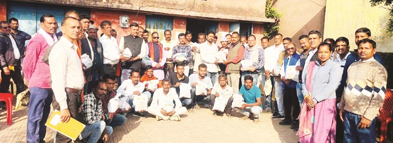 किसानों को  सरसों बीज का वितरण