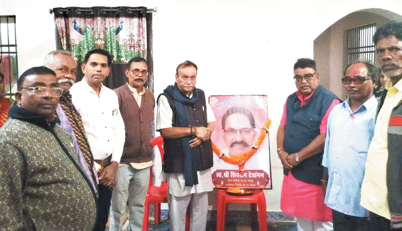 पूर्व मंत्री चंद्रशेखर ने शिवराम देवांगन को दी श्रद्धांजलि