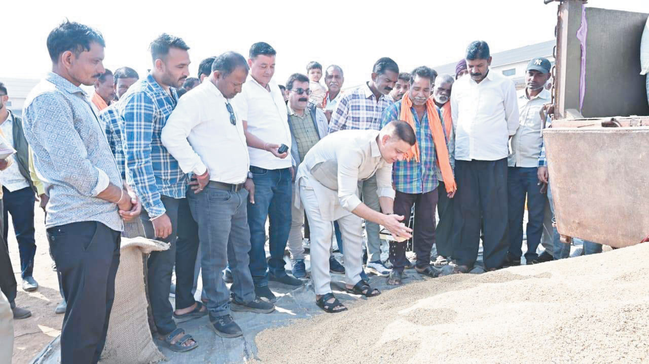 तरेंगा सोसायटी में धान खरीदी का अश्वनी ने किया शुभारंभ