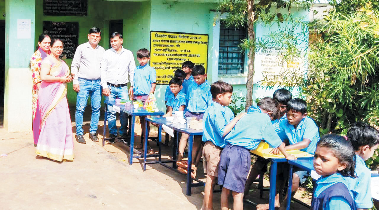 संकुल पोंड़ में एफएलएन मेला, बालदिवस पर विविध आयोजन