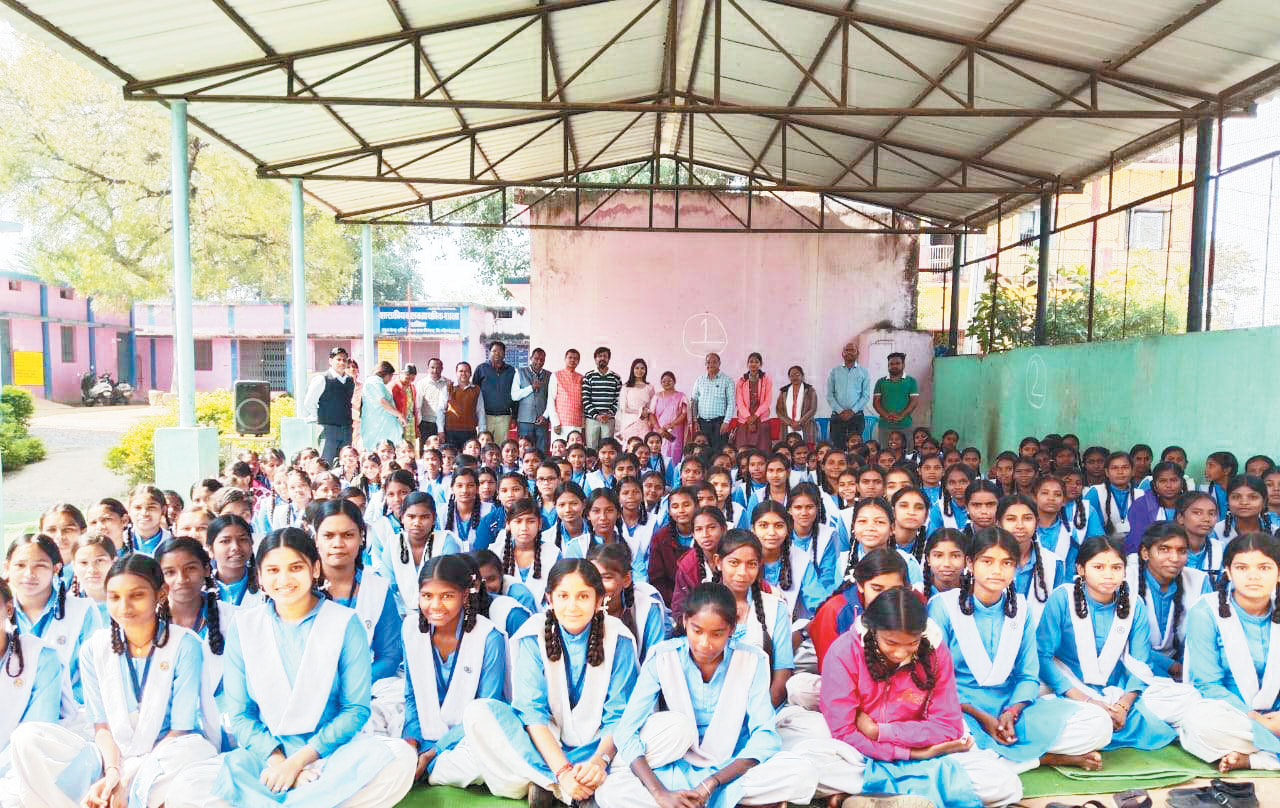 स्कूली छात्राओं ने सीखे करियर निर्माण के गुर