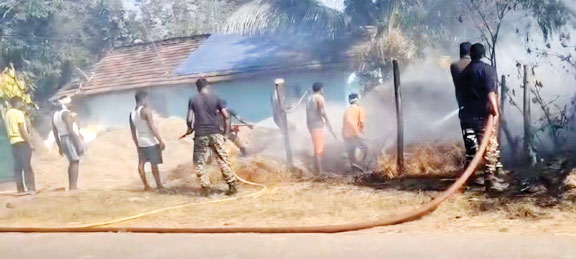 पैरावट में लगी आग, काबू