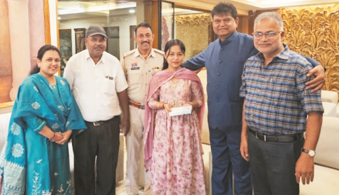 छत्तीसगढ़ की गायिका पूर्वा को 50 हजार की प्रोत्साहन राशि